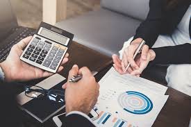 المحاسبة الضريبية والتخطيط الضريبي: تعزيز الكفاءة لشركات الإمارات والسعودية