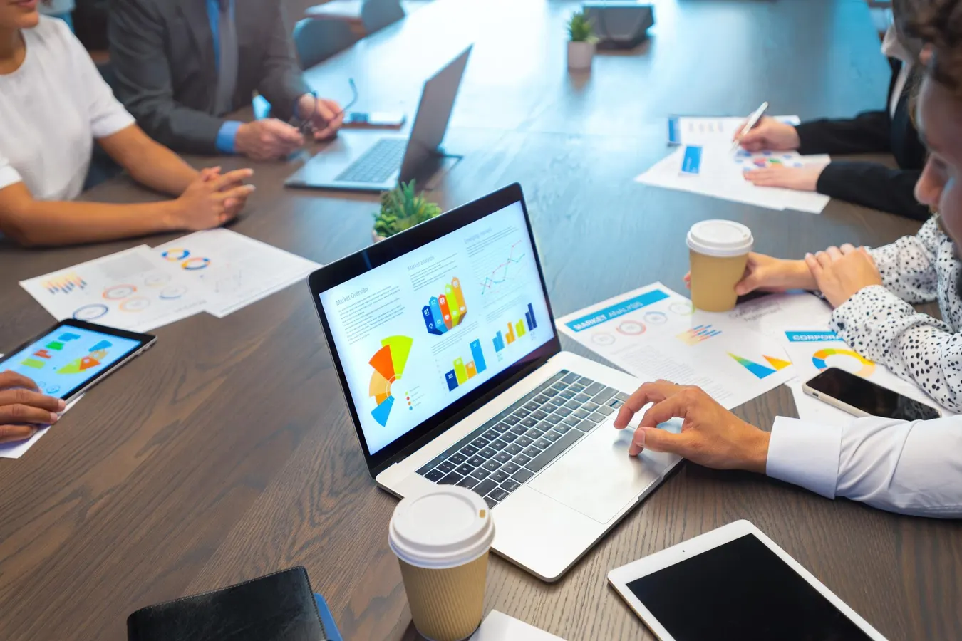 لا تفترض، بل اعلم: 3 خطوات أساسية لأبحاث السوق قبل الاستثمار في الإمارات والسعودية | غالب كونسلتنج