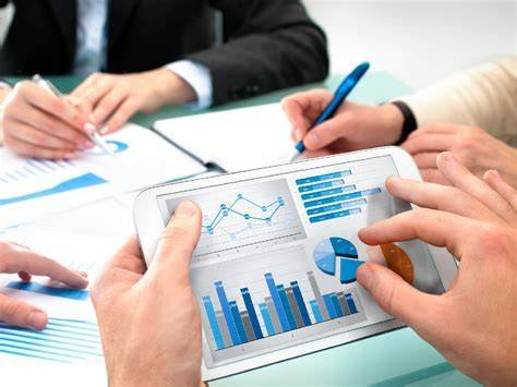 اختيار نموذج الدخول إلى السوق: دليل استراتيجي للامتياز والمشاريع المشتركة والشركات التابعة في الإمارات والسعودية