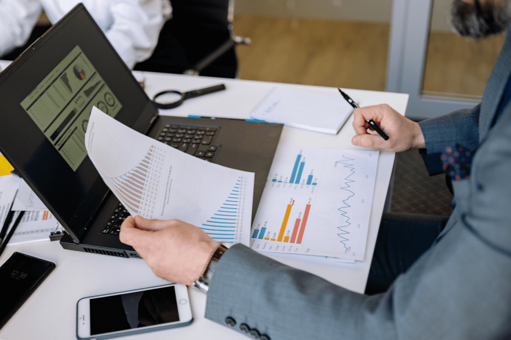 كيف تجهز شركتك في الإمارات/السعودية لـ "غرفة البيانات" الجاهزة؟ | دليل إنجاز عملية العناية الواجبة